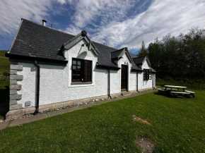 Farm Cottage with wood-fired Hot Tub
